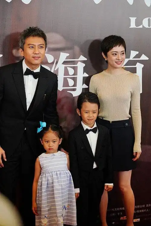 孙俪穿上针织衫真高级保养也年轻戴着老公孩子出门真幸福