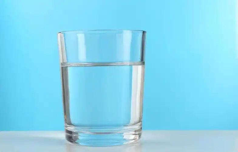睡前喝一杯水,能不能预防血栓,对健康有益吗?_腾讯新闻