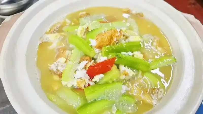 学会这道菜在家也能做大厨#丝瓜焖荷包蛋