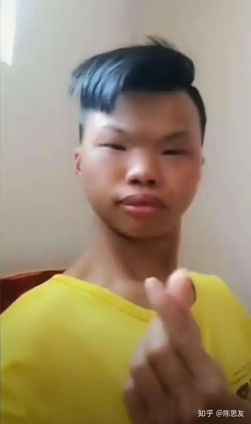 网恋对象一个月了挺喜欢他的昨天他突然发自拍给我觉得他长的丑怎么办