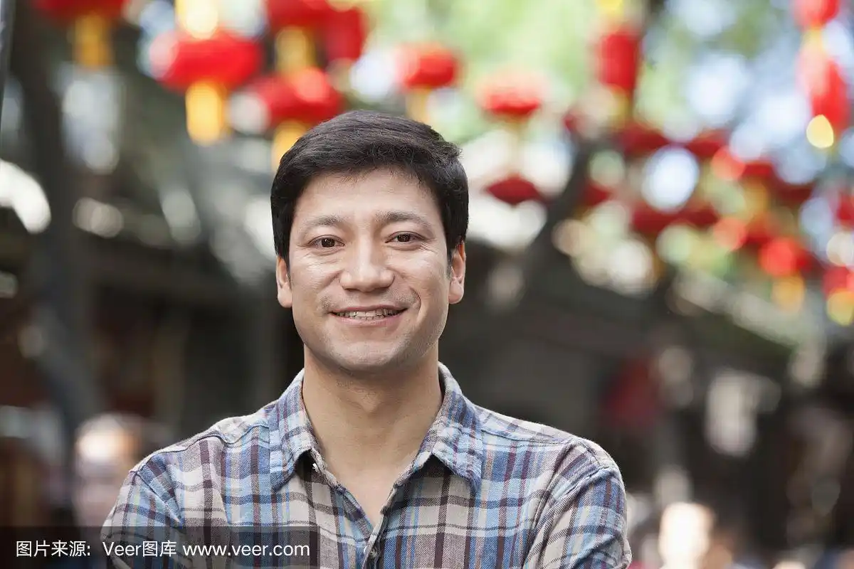 注视镜头,中年男人,南锣鼓巷,35岁到39岁,正面视角