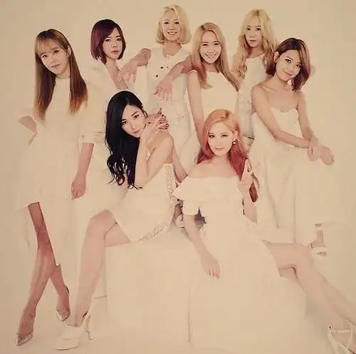 少女时代新造型集体照曝光 金发白裙女神范儿