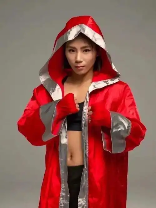 重量级拳王泰森赞不绝口的轻量级女拳王蔡宗菊为中国力量点赞