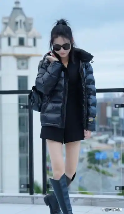 广西家庭妇女模仿老公火遍全网吸粉百万网友不当演员可惜了