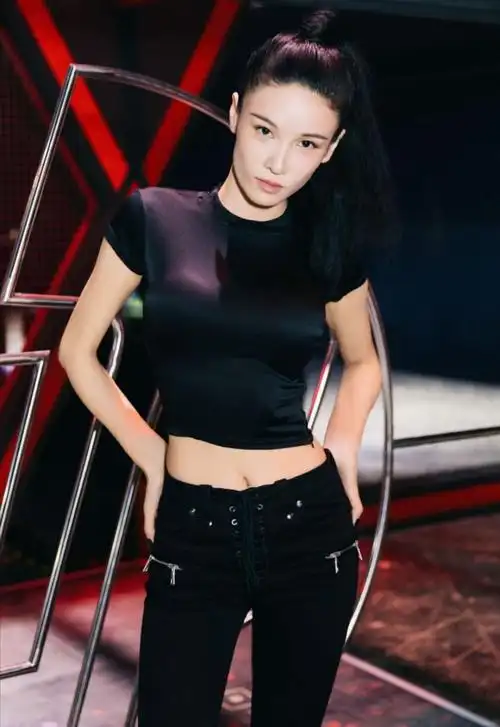 原创张蓝心都快瘦变形了,175大长腿堪称圈内第一人,这曲线太魔鬼