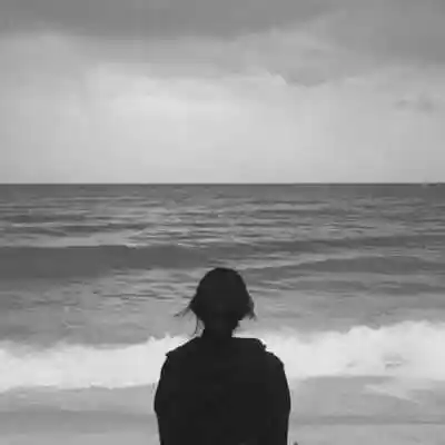 黑白背影伴侣头像