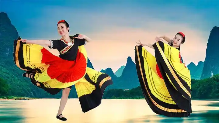 糖豆广场舞课堂《大凉山上卡沙沙》彝族大摆裙舞