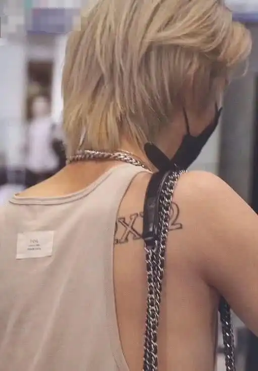 有种"机场秀"叫做黄明昊,看到这个部位的纹身,00后大佬