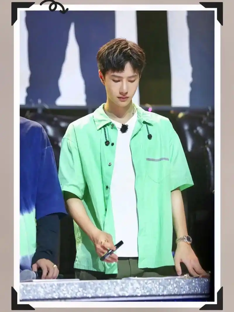 王一博高级感穿搭盘点 #机场穿搭  夏日穿搭指南 - 抖音