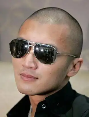 霍建华光头亮相 比比霍建华胡歌吴亦凡李易峰谢霆锋的光头造型谁更帅