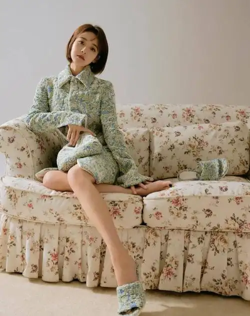 张佳宁拍现代风简约大片利落短发造型时尚又清爽