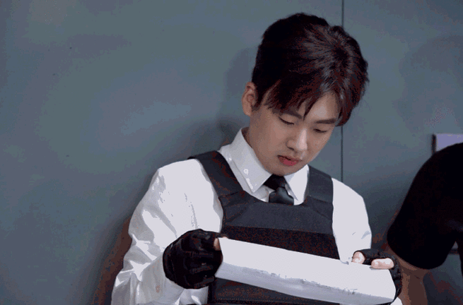 起猛了郭麒麟穿制服了##郭麒麟新片制服造型