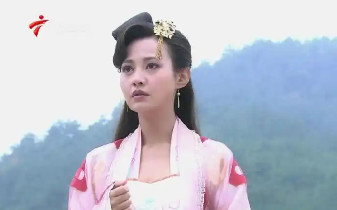 活佛济公出了一波心形抹胸秀:涂黎曼垫底,杨雪第二,第一太撩人