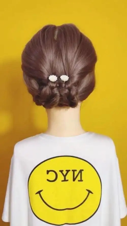 短发如何轻松扎出好看的盘发?看一眼就学会啦_腾讯视频