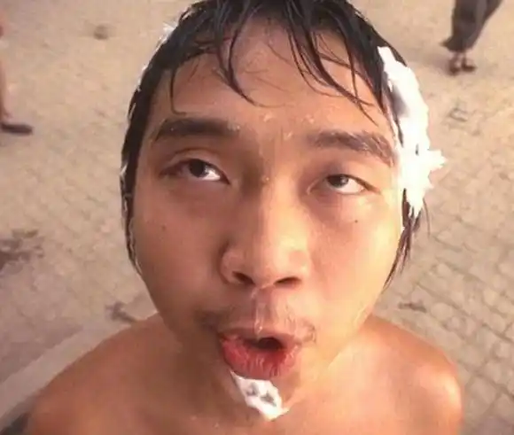 《功夫足球》中酱爆一角,他的说话方式以及面部表情让人大笑不已,仅仅