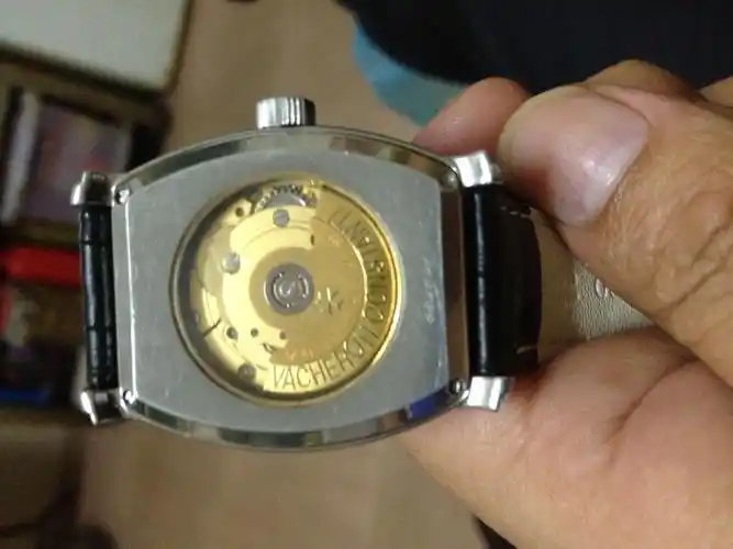 江诗丹顿表一款,请各位大侠鉴别一下真假?