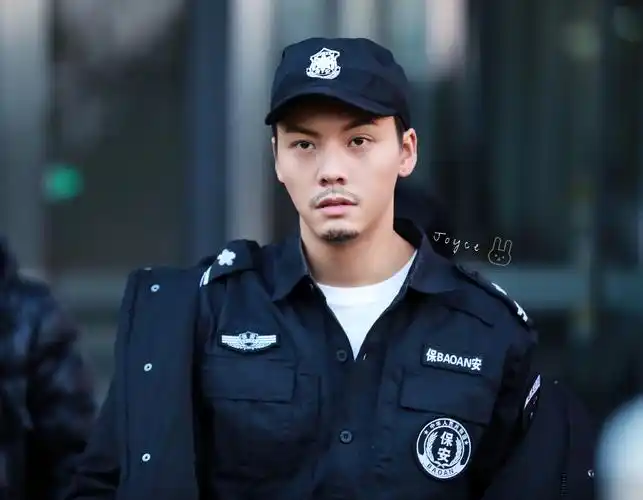 【陈伟霆 william chan】橙红年代 刘子光 探班 4646 x 3610 px (图源