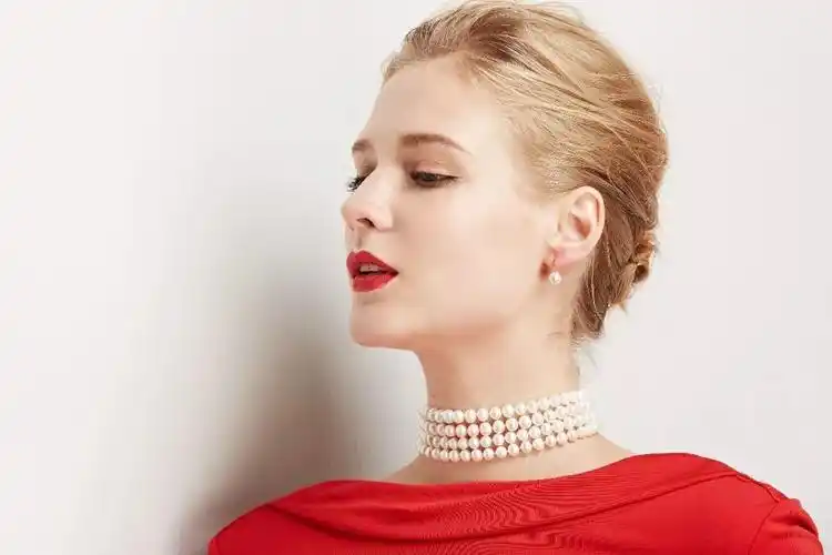 为什么越来越多的年轻姑娘喜欢佩戴珍珠了因为她们get了这些戴法