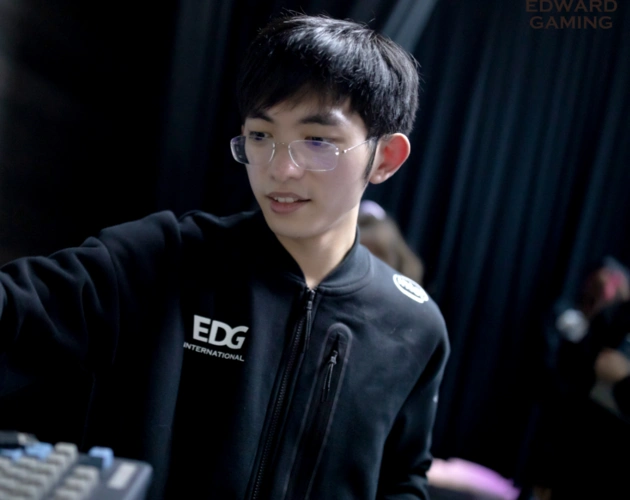 原创edg败给rng无缘决赛圣枪哥一战身败名裂笑笑的评价更扎心