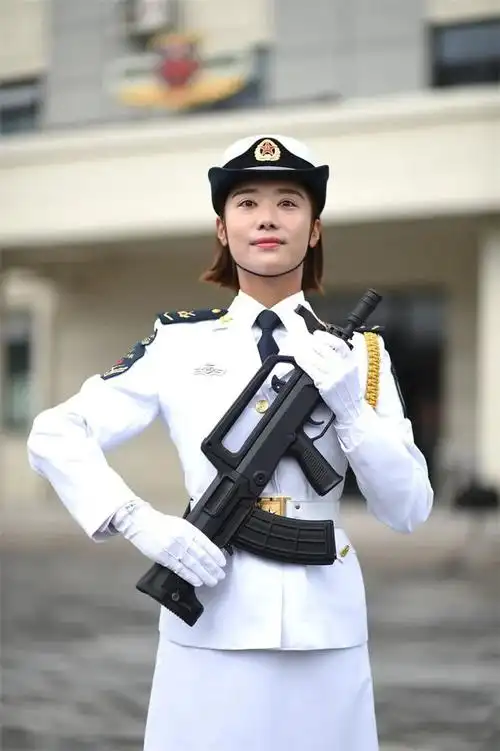 军营"女神"修炼手册,看可盐可甜通信女兵的别样青春