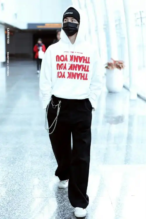 王一博机场私服的神,每一套穿搭都走在时尚潮流的顶端