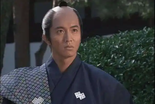 日本为何会有人造地中海式发型中间那块为啥要剃掉