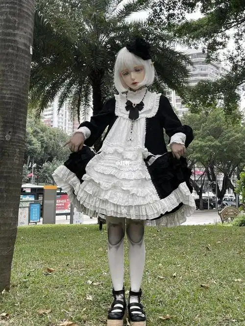 doll感白毛小女孩