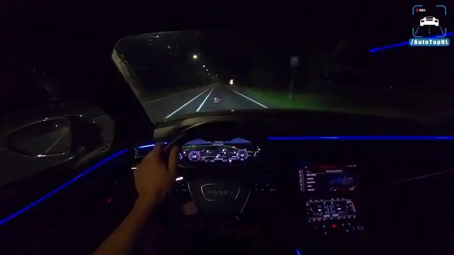 2019款奥迪a8夜间第一视角