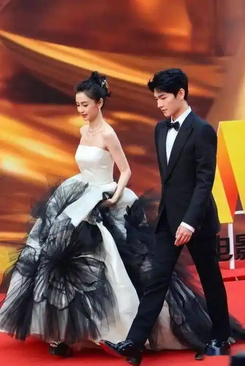 angelababy杨洋同框亮相华表奖红毯 高颜值超养眼_来源_娱乐