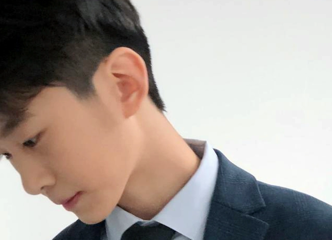 有种"遗传"叫张亮儿子,13岁穿西装总裁范儿,继承父亲超模基因