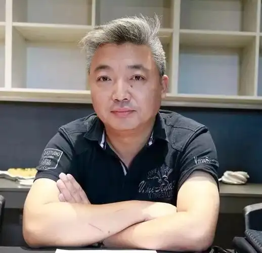 上海金文渊设计工作室总设计师金文渊先生.