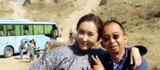 9岁出道,因长相"丑"个子小只当配角,今逆袭成百亿导演娶娇妻_牟兴区