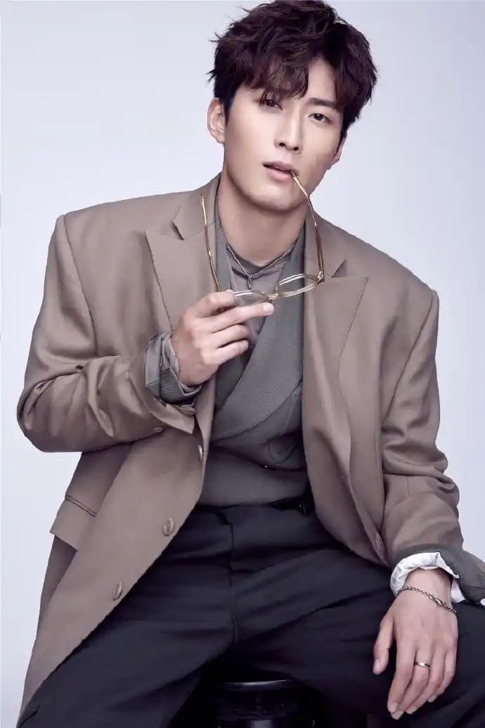 窦骁超话晚安睡觉了,都晚安啦,我的豆豆也晚安啦@窦骁