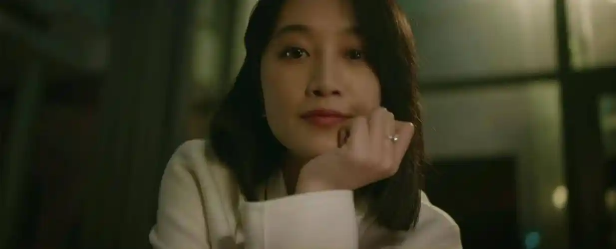 马伊琍以素颜出镜,展现了她作为演员的自信与实力.