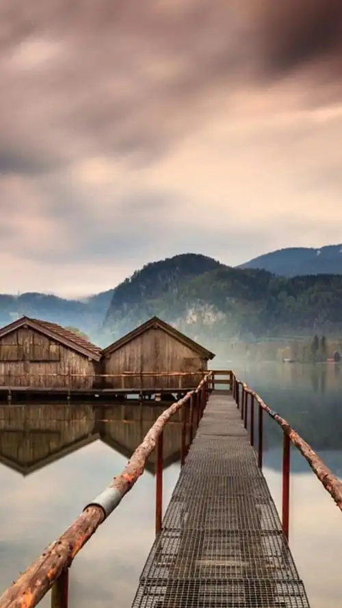 风景天空红云桥面h5背景素材