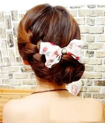 五分钟韩式简单盘发发型 人见人爱花见花开