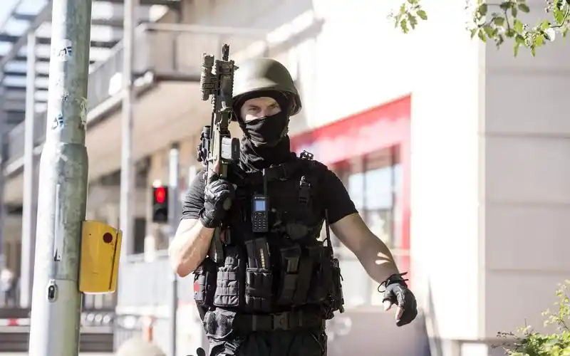 壁纸 士兵,制服,军事,突击步枪