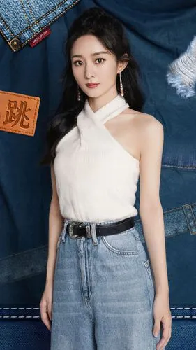 赵丽颖录制《快乐大本营》,穿白色上衣牛仔裤,少女感溢出屏幕了