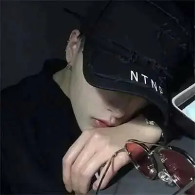 伤感颓废男生头像独一无二2019带痞味男生qq头像很酷很拽