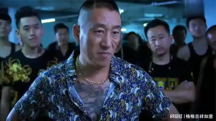 小弟被黑社会老大欺负,霸气大哥一出手,这下有好戏看了