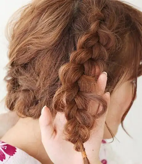 甜美齐刘海麻花辫编法图解片