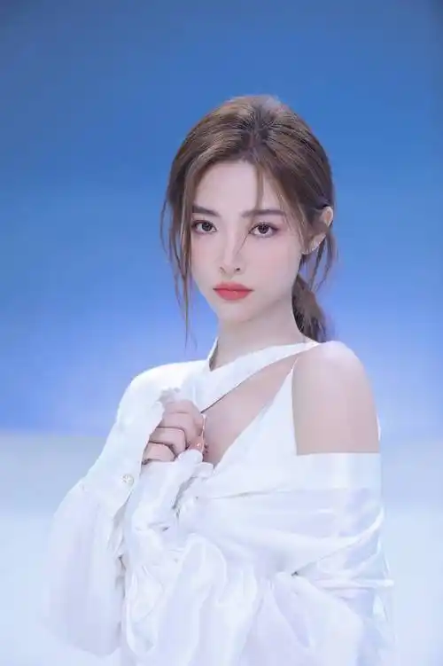 2021搜狐时尚盛典年度时尚影响力女明星提名:许佳琪_衣架子_无敌_元气