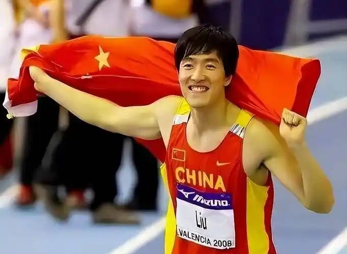 曾是亚洲跨栏第一人,却在退役后被全网网暴,刘翔如今怎样了_比赛_训练