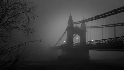 黑暗中的风景图片桌面壁纸