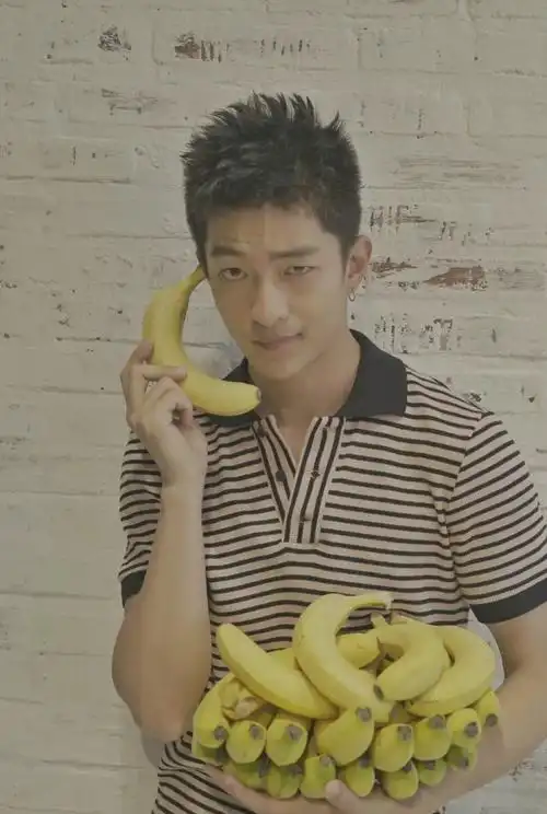 屈楚萧chicbanana热情似火横穿骄阳