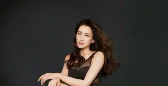 马苏魅力到底有多大,看她跟黑人水中"嬉戏",网友:不愧是马苏,怎么看?