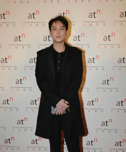 17岁身价上亿,父亲留下133套房产,他却37岁至今未婚|汤珈铖|汤君年|富