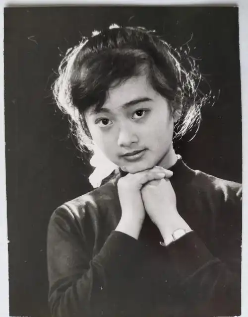 九十年代纯美女孩照,经历了时光的打磨,显得更加温暖
