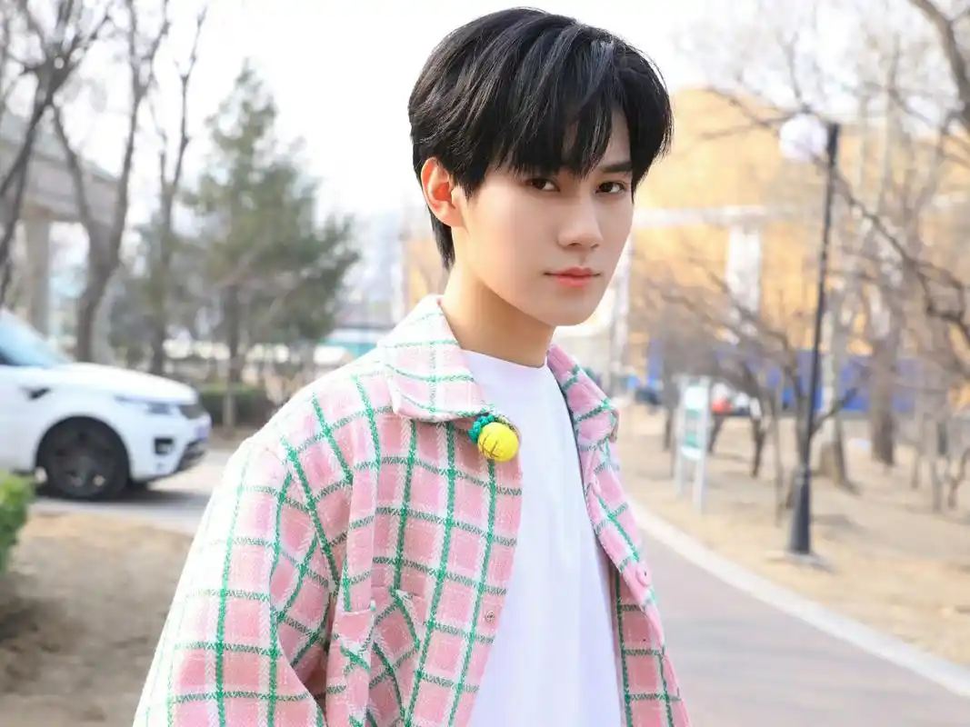 张真源的应援色是绿色吗?