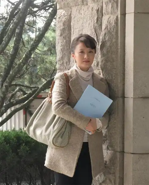 演员徐露不追求名利低调嫁大7岁导演如今和19岁女儿似姐妹